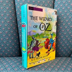 2 in 1 Vintage Book. The Wizard of Oz, The Prince & the Pauper.